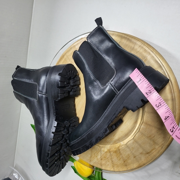 Marc Fisher Pietro Lug Sole Chelsea Boots in Black - Picture 12 of 17